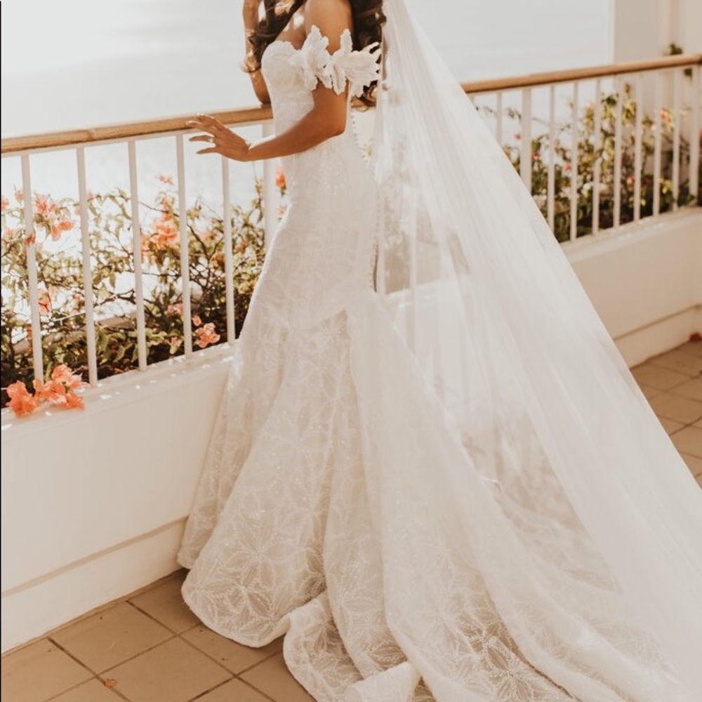 PRONOVIAS ATELIER
Style #HECHIZO